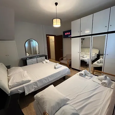 K. - Golden Case de vacanță *