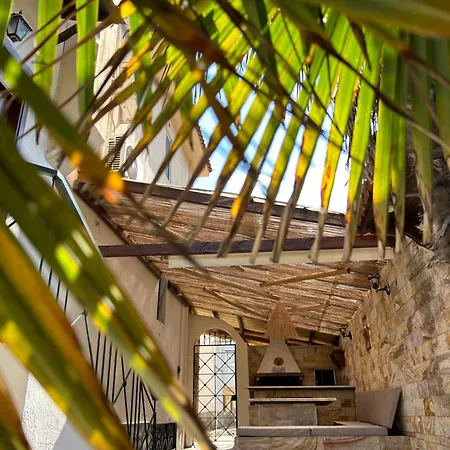 K. - Golden Case de vacanță